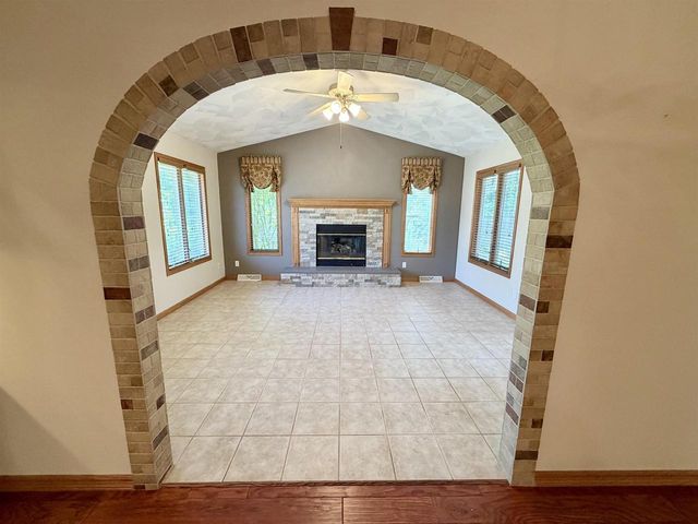 2716 Twelve Oaks Drive, Milton, WI 53563