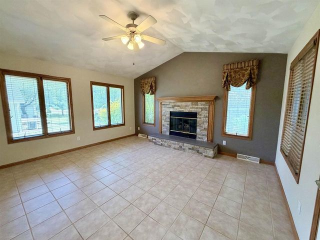2716 Twelve Oaks Drive, Milton, WI 53563