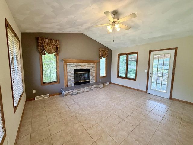 2716 Twelve Oaks Drive, Milton, WI 53563