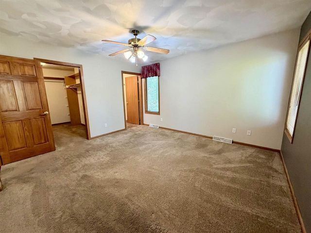 2716 Twelve Oaks Drive, Milton, WI 53563