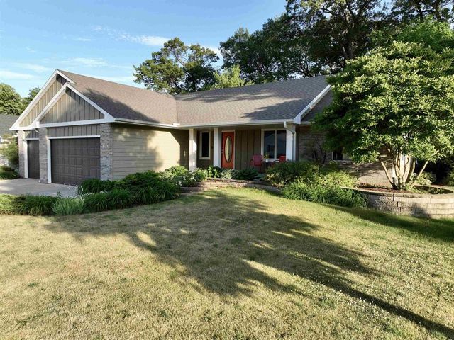 2716 Twelve Oaks Drive, Milton, WI 53563