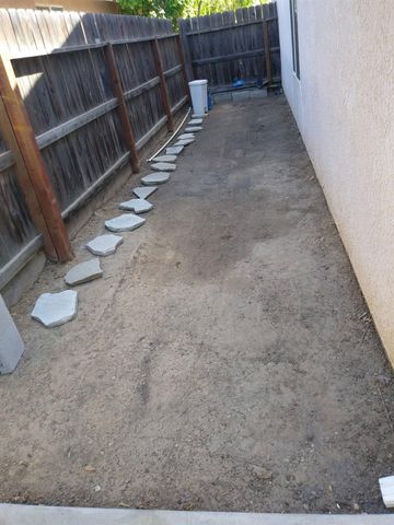 4752 W Fremont, Fresno, CA 93722