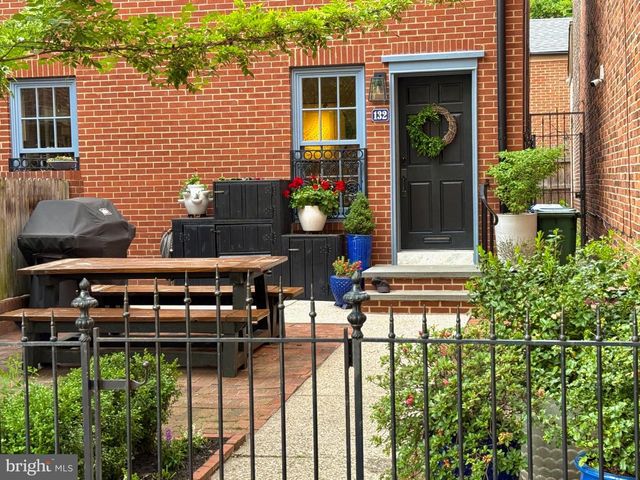 132 W LEE ST, Baltimore, MD 21201