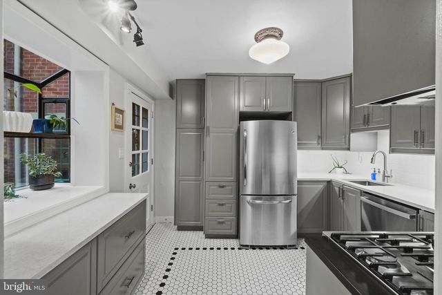 132 W LEE ST, Baltimore, MD 21201