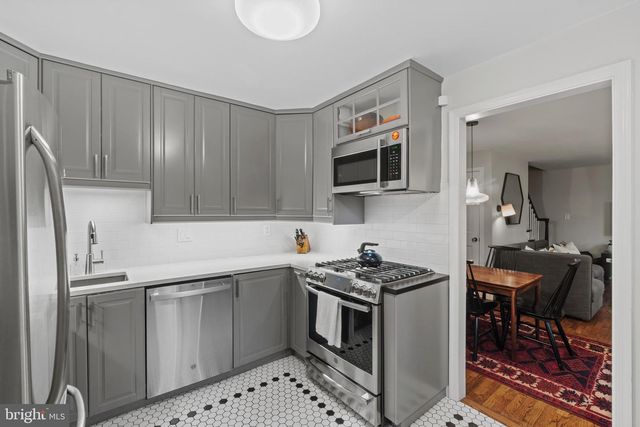 132 W LEE ST, Baltimore, MD 21201