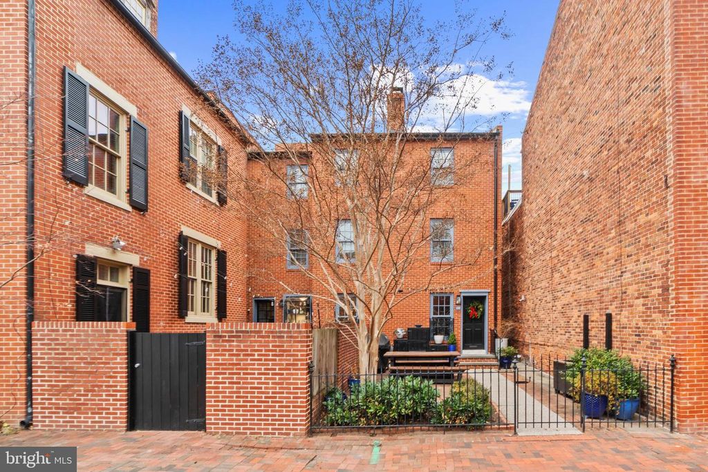 132 W LEE ST, Baltimore, MD 21201