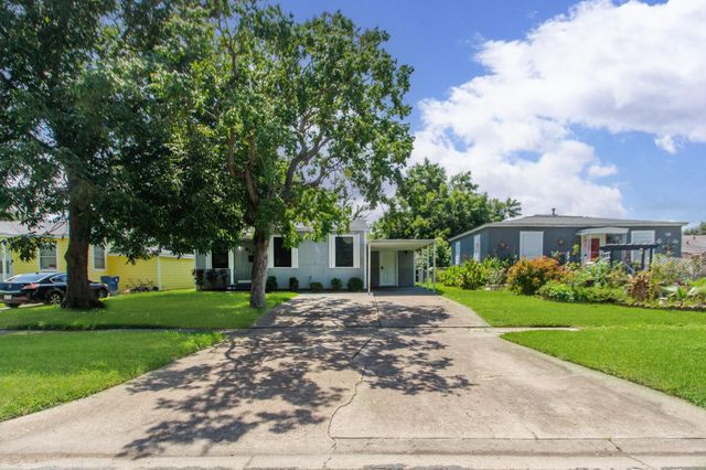 911 N 14th Avenue N, Texas City, TX 77590