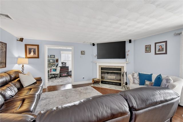 4 Nicole Lane, Johnston, RI 02919