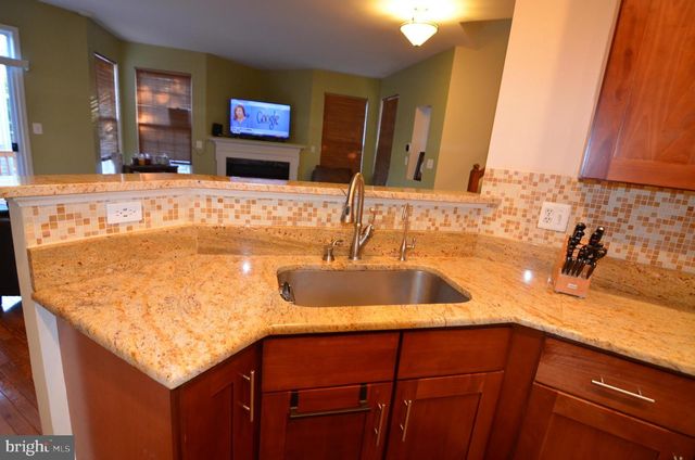 2946 SAXON FLOWERS DR, Fairfax, VA 22031