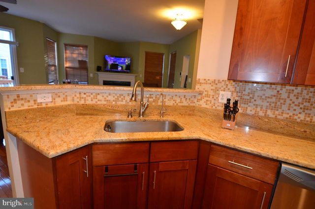 2946 SAXON FLOWERS DR, Fairfax, VA 22031