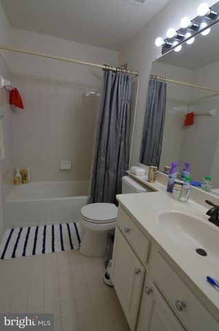 2946 SAXON FLOWERS DR, Fairfax, VA 22031
