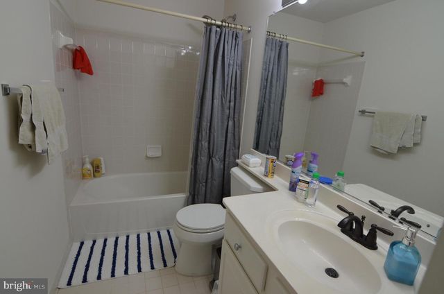 2946 SAXON FLOWERS DR, Fairfax, VA 22031