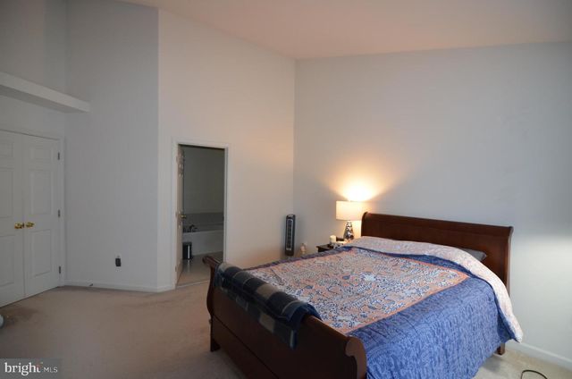 2946 SAXON FLOWERS DR, Fairfax, VA 22031