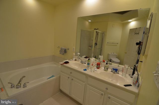 2946 SAXON FLOWERS DR, Fairfax, VA 22031