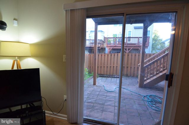 2946 SAXON FLOWERS DR, Fairfax, VA 22031