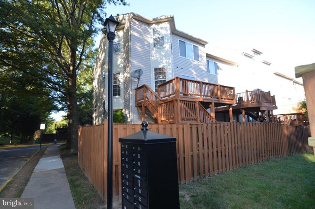 2946 SAXON FLOWERS DR, Fairfax, VA 22031