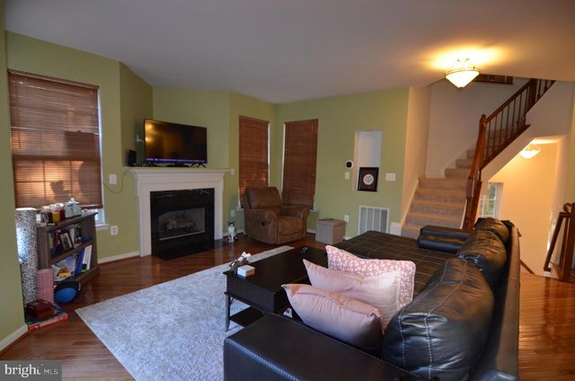 2946 SAXON FLOWERS DR, Fairfax, VA 22031