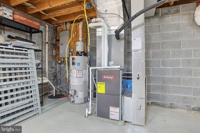 307 GALEAN DR, Fleetwood, PA 19522