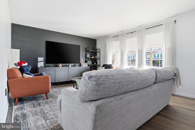 307 GALEAN DR, Fleetwood, PA 19522