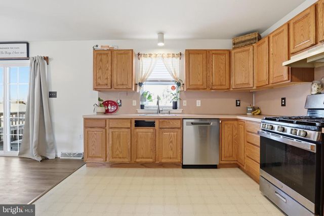 307 GALEAN DR, Fleetwood, PA 19522