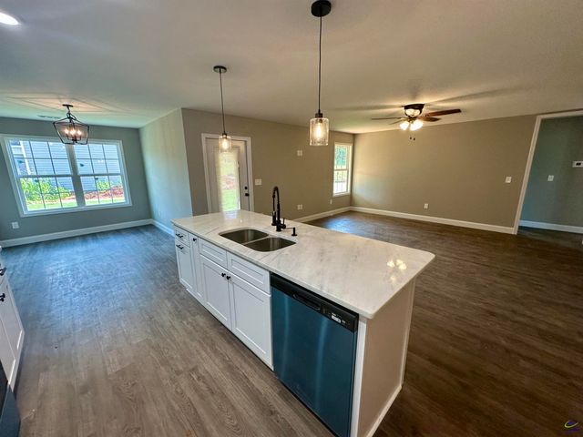207 Sutton Dr., Perry, GA 31069