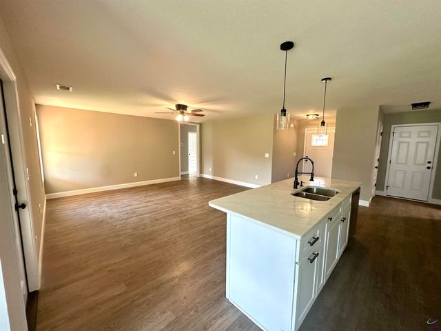207 Sutton Dr., Perry, GA 31069
