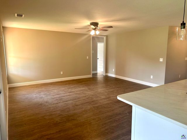 207 Sutton Dr., Perry, GA 31069
