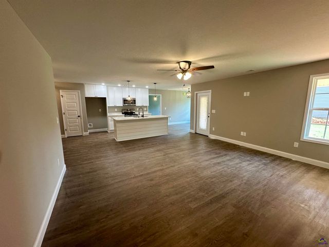 207 Sutton Dr., Perry, GA 31069