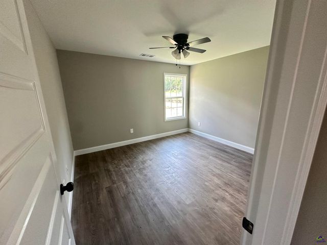 207 Sutton Dr., Perry, GA 31069