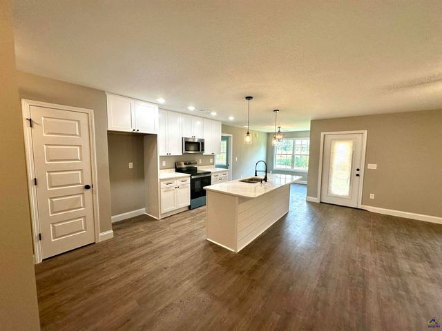 207 Sutton Dr., Perry, GA 31069