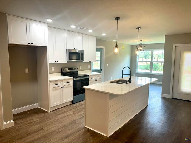 207 Sutton Dr., Perry, GA 31069