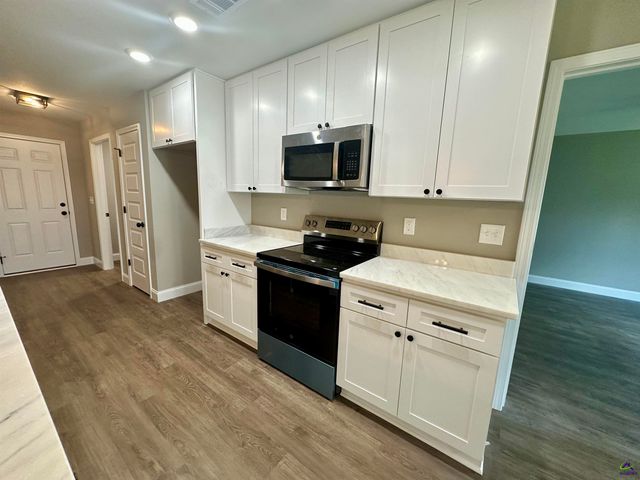 207 Sutton Dr., Perry, GA 31069