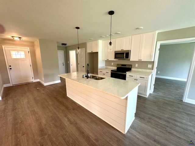 207 Sutton Dr., Perry, GA 31069