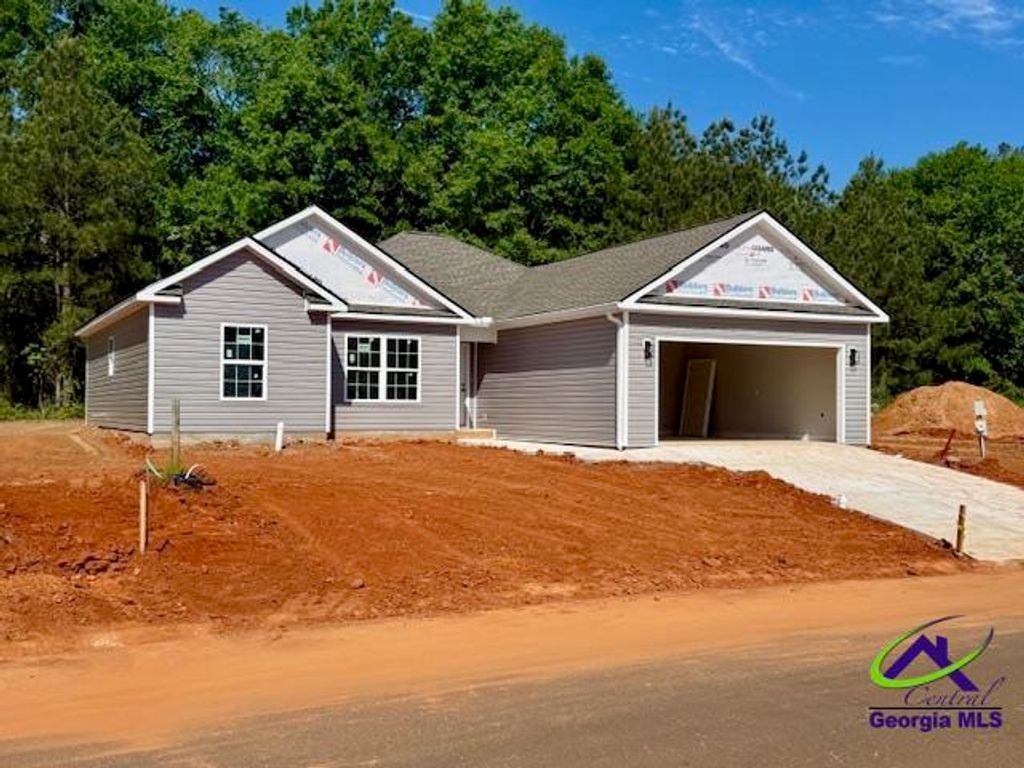 207 Sutton Dr., Perry, GA 31069