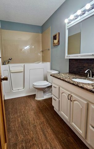 12600 Parkwood Drive 208, Burnsville, MN 55337