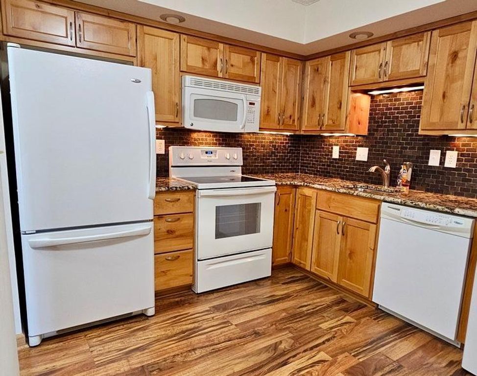 12600 Parkwood Drive 208, Burnsville, MN 55337