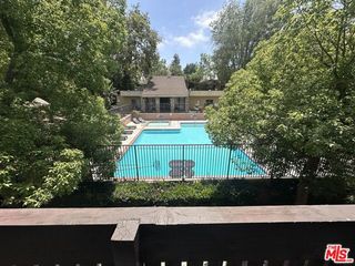 18350 Hatteras Street 202, Tarzana (los Angeles), CA 91356