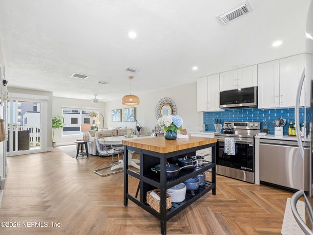 1202 1ST Street S, Jacksonville Beach, FL 32250