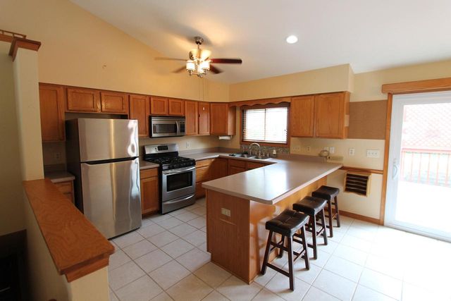915 Park CIRCLE, Union Grove, WI 53182