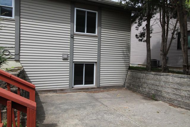 915 Park CIRCLE, Union Grove, WI 53182
