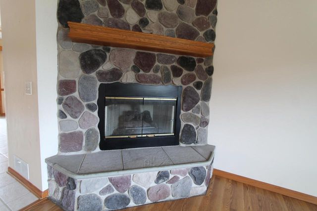 915 Park CIRCLE, Union Grove, WI 53182