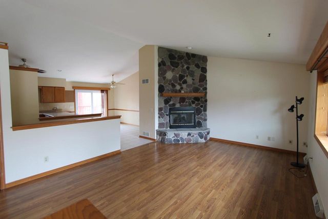 915 Park CIRCLE, Union Grove, WI 53182