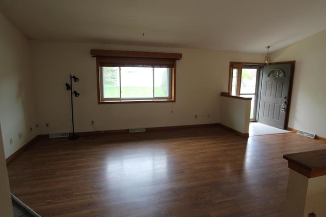 915 Park CIRCLE, Union Grove, WI 53182