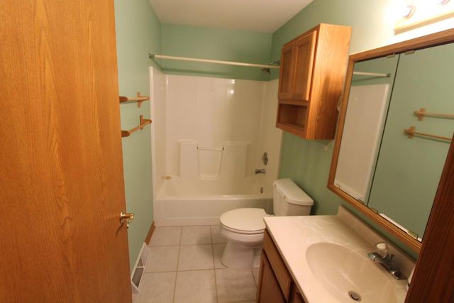 915 Park CIRCLE, Union Grove, WI 53182