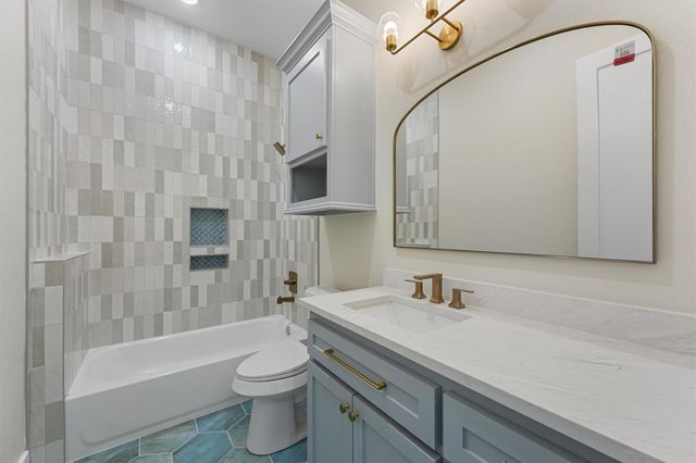 22807 Cuadro Street, Galveston, TX 77554