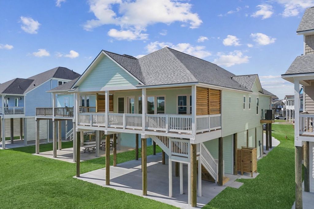 22807 Cuadro Street, Galveston, TX 77554