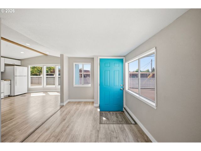 7227 Se FLAVEL St, Portland, OR 97206