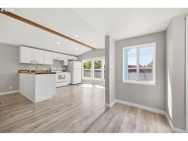 7227 Se FLAVEL St, Portland, OR 97206