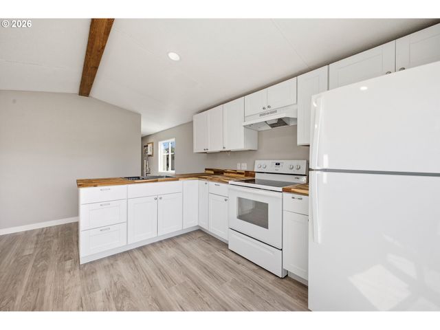 7227 Se FLAVEL St, Portland, OR 97206