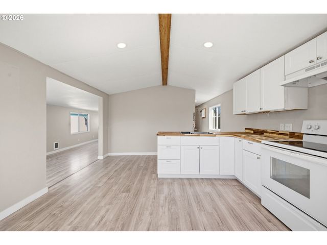 7227 Se FLAVEL St, Portland, OR 97206